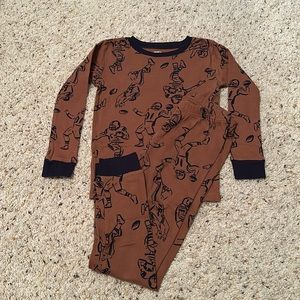 Carter’s boys size 7 football graphic print pajamas.